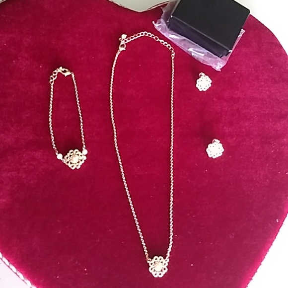 NEW🎁Avon Belle and Blush Filigree 3 Gift set - Picture 3 of 5